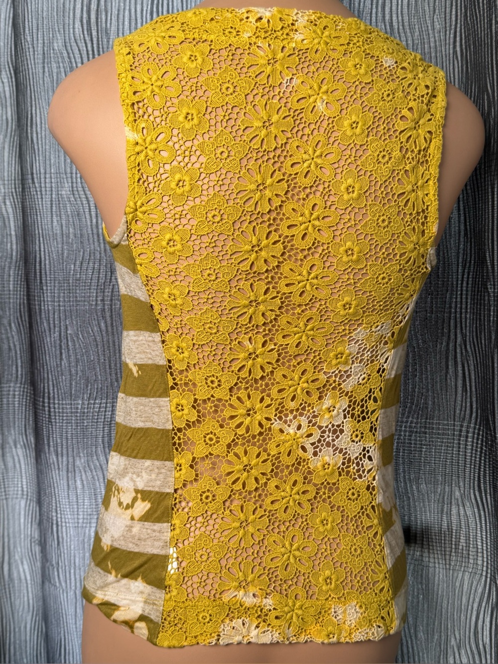 Yellow Floral Lace Back striped Tank Top Size Small